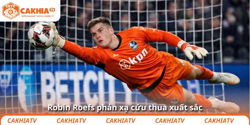 Robin Roefs phản xạ cứu thua xuất sắc